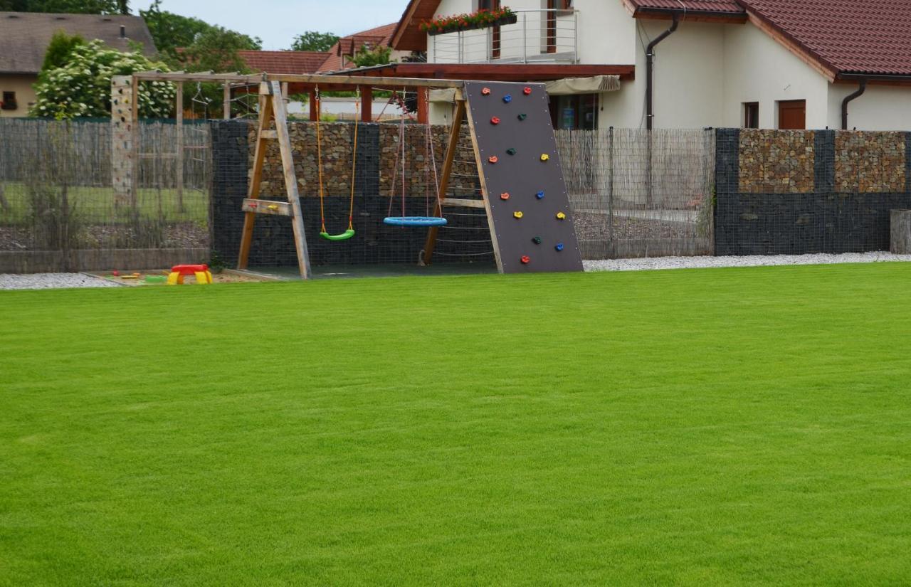 Villa Domecek U Prahy Nupaky Esterno foto